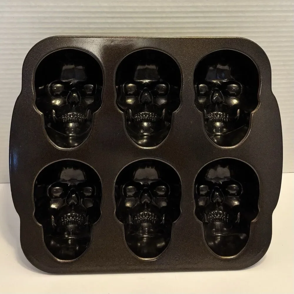 Nordic Ware 6 Mini Skull Cakelit Cast Aluminum Halloween Mold 5 Cups 1.18 Liter